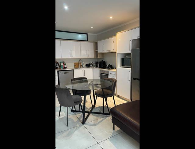 2 BEDROOM APARTMENT FOR SALE IN BRYANSTON